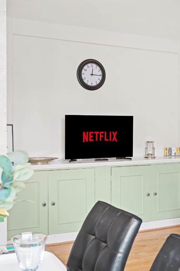 One Bedroom By Dream Key Short Lets & Long Lets Chelsea With Free Wi-fi And Netflix * Londen