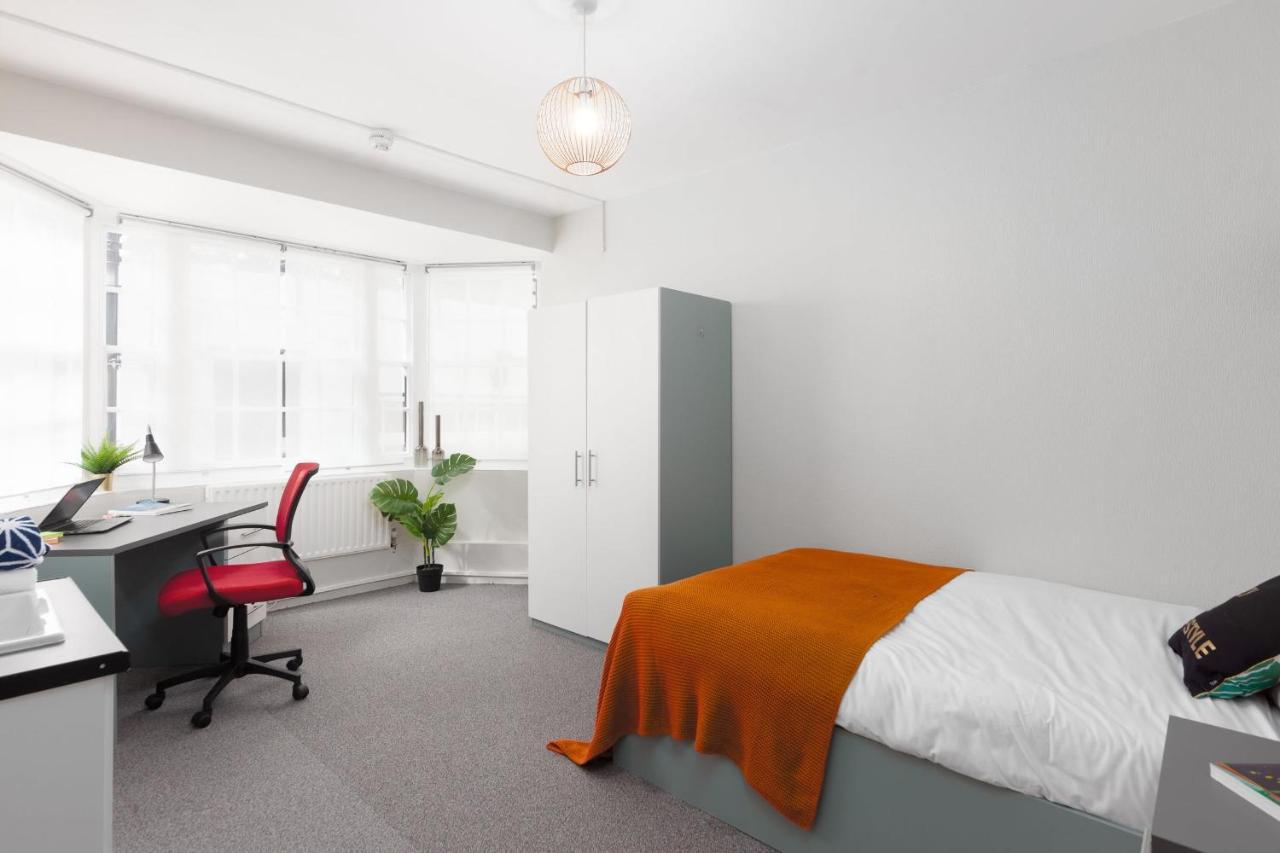 Lovely Bright With Shared Facilities *