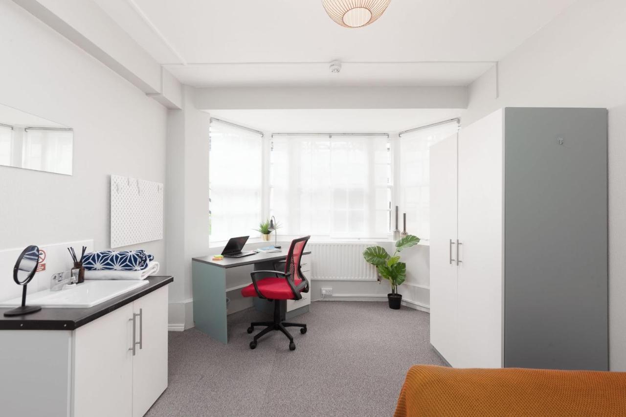 Lovely Bright With Shared Facilities