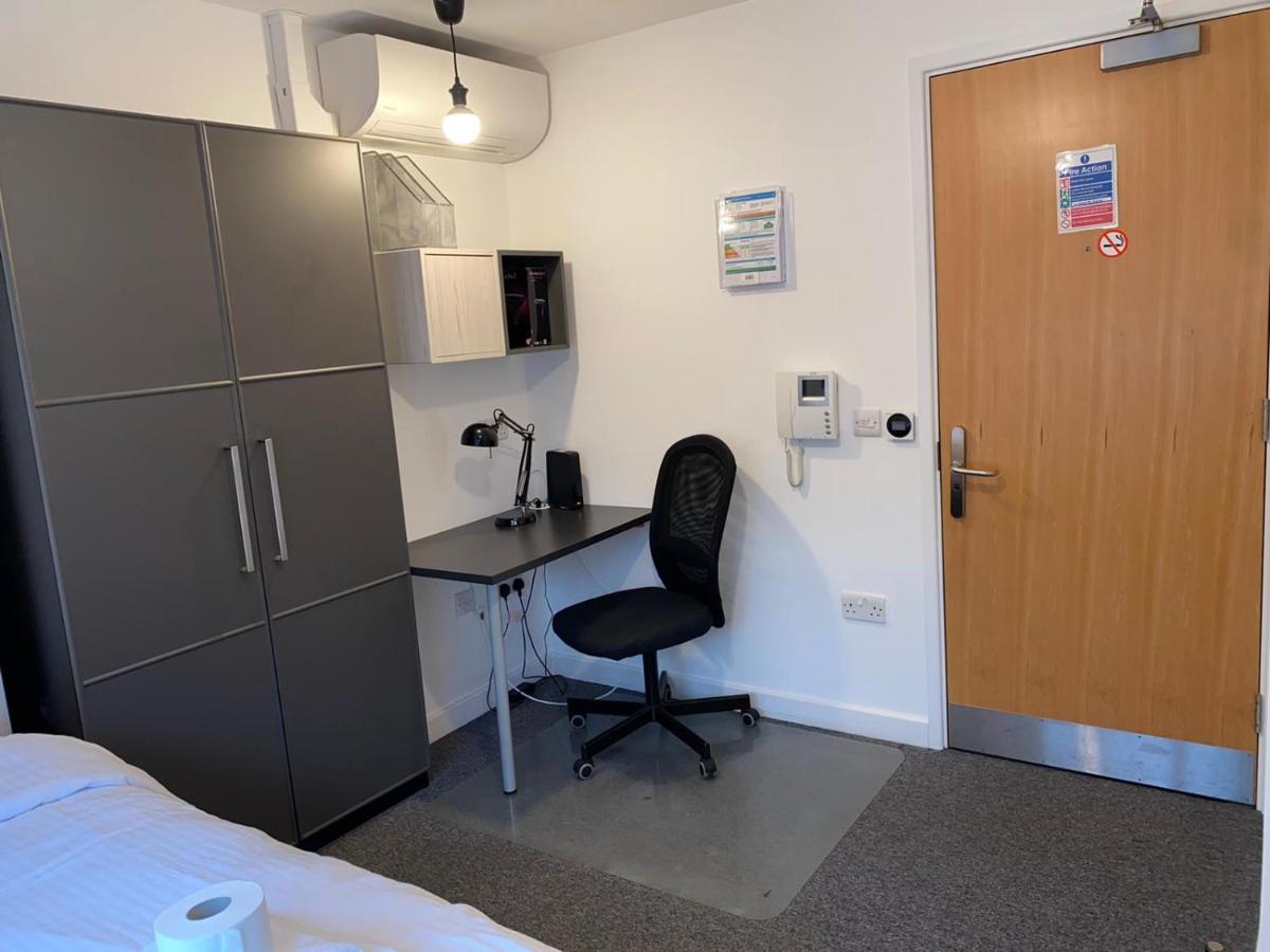 Studio Flat Farringdon * London
