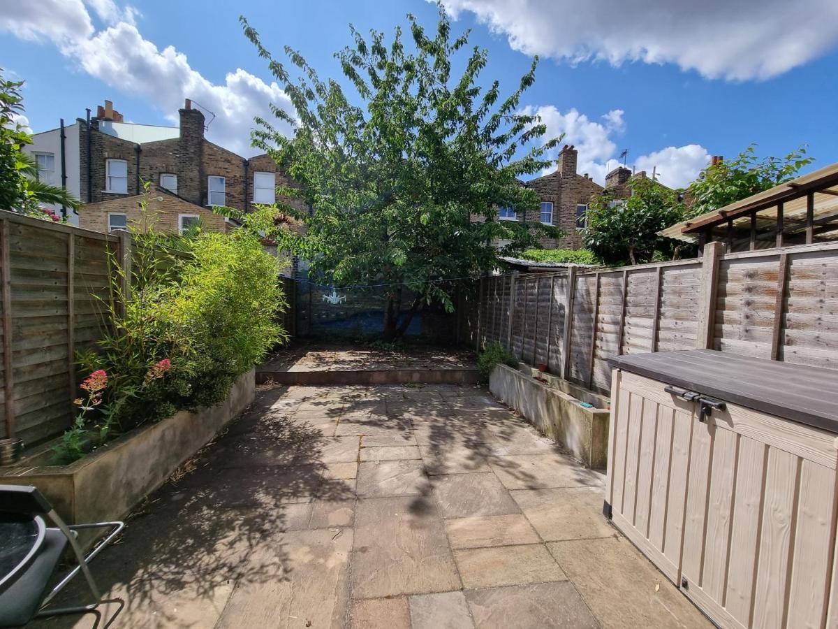 Single With En-suite Shower In Zone 1 Guest house London