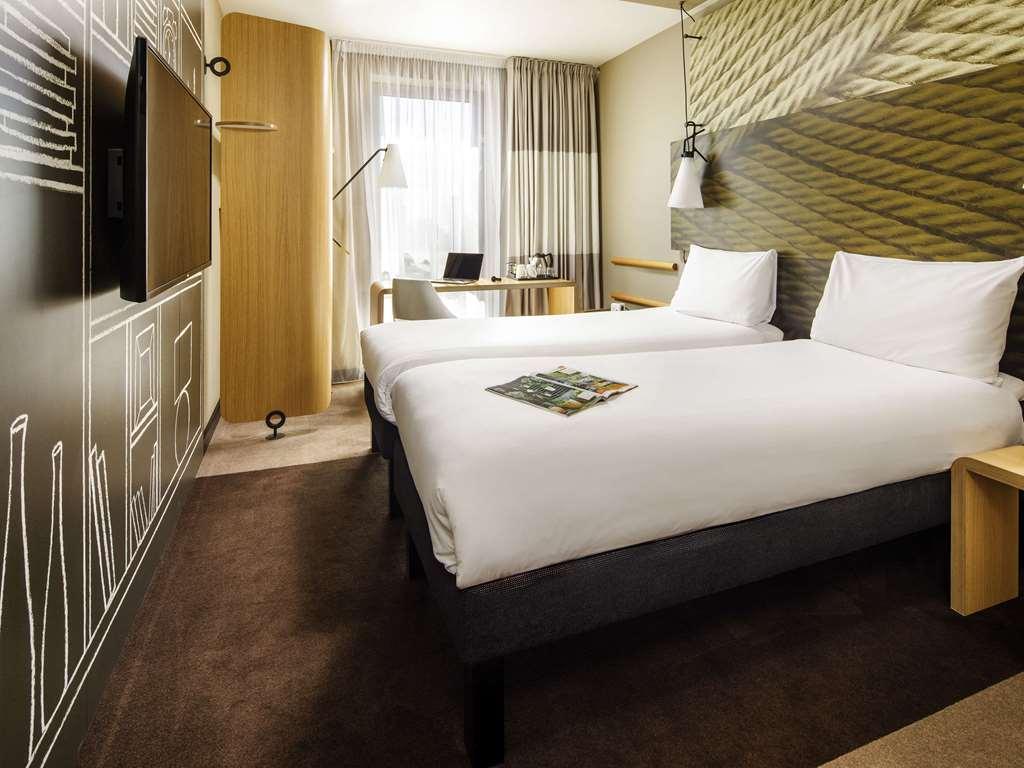 Ibis Canning Town Hotel 3*
