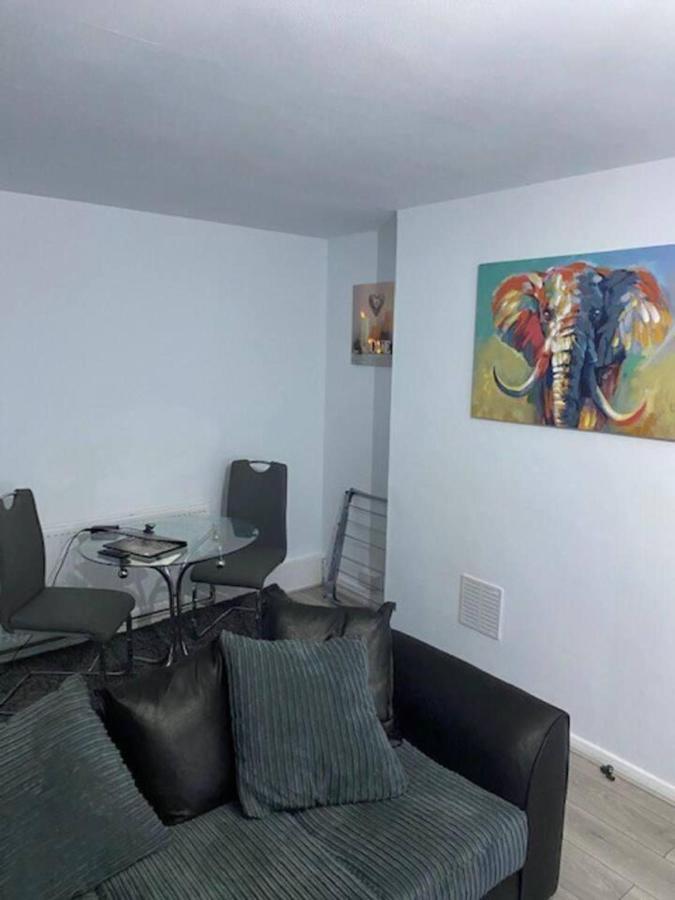 Chic Retreat Immaculate 2 Bed Oasis In Londres