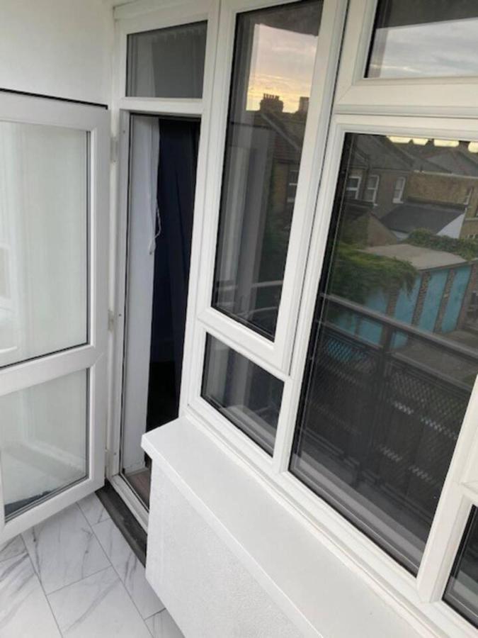 Chic Retreat Immaculate 2 Bed Oasis In