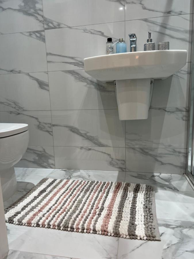 Grand Bleu - - Next To Piccadilly Line Tube Station & Brand New Facilities Londres