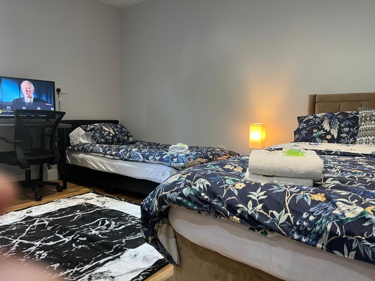 Grand Bleu - - Next To Piccadilly Line Tube Station & Brand New Facilities Londres