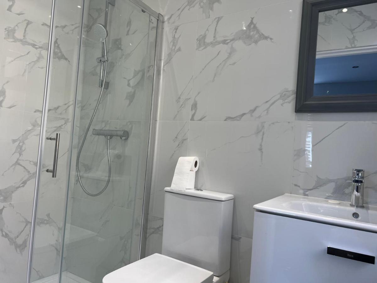 Grand Bleu - - Next To Piccadilly Line Tube Station & Brand New Facilities Hotel Londres