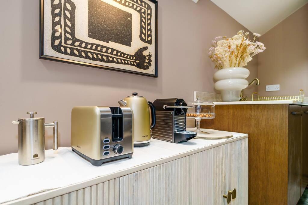 2 Bedroom Garden Flat * Londen