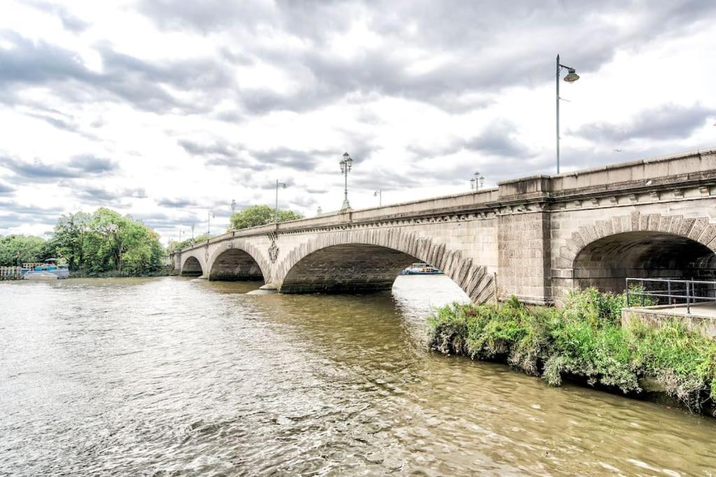 Kew Views 2br Apt By Riverside London