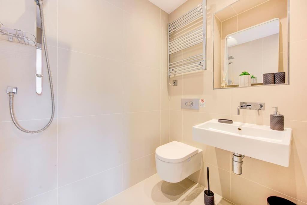 Apartment Kew Views 2br Apt By Riverside *