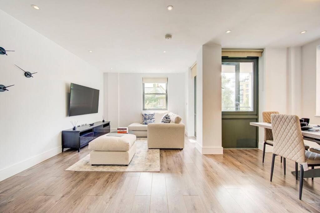 Kew Views 2br Apt By Riverside * London