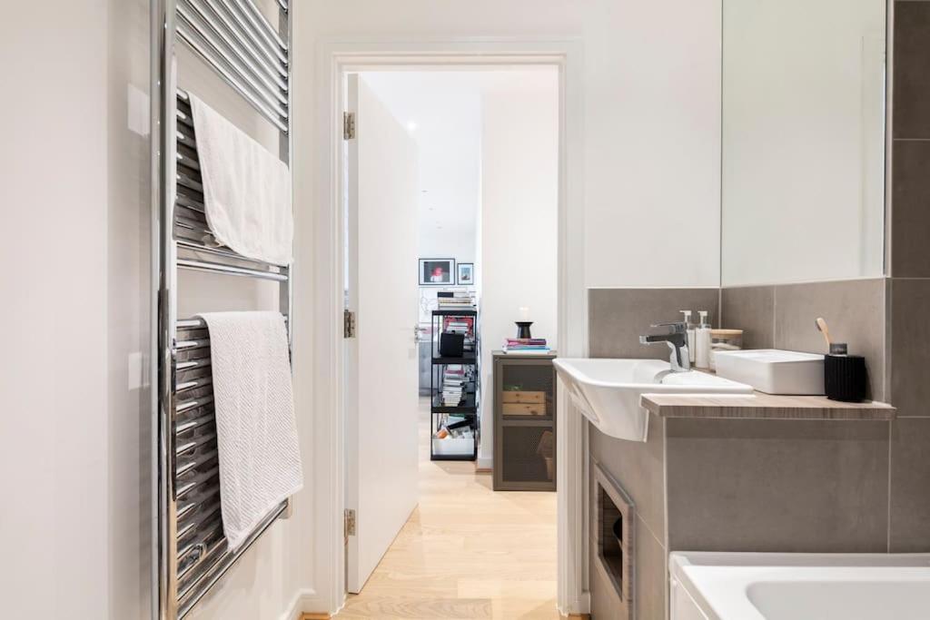 Cozy Flat In Hip East *