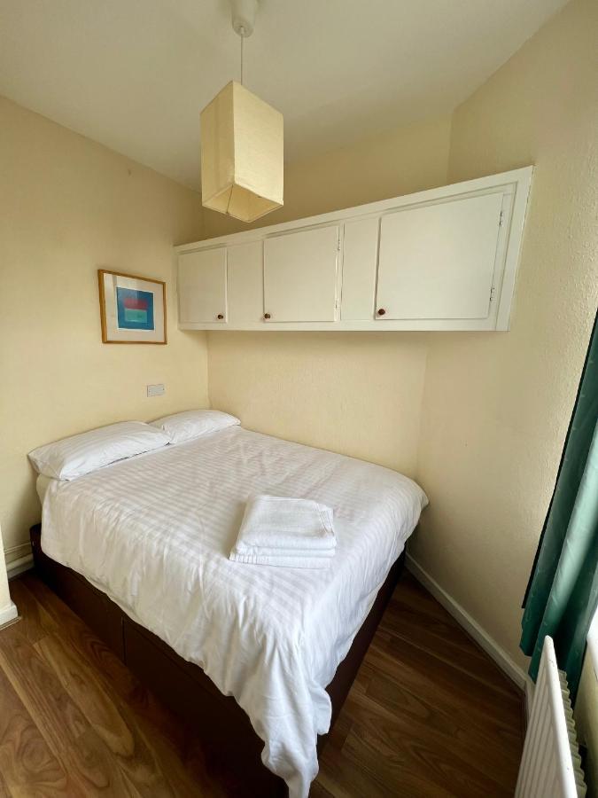 Bright Near Hyde Park Sleeps 4 * Londen
