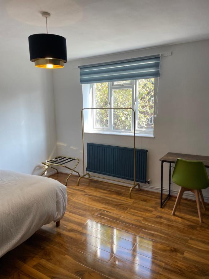 Elegant 2 Bedroom Flat In Chiswick Near Tube Stations Londres