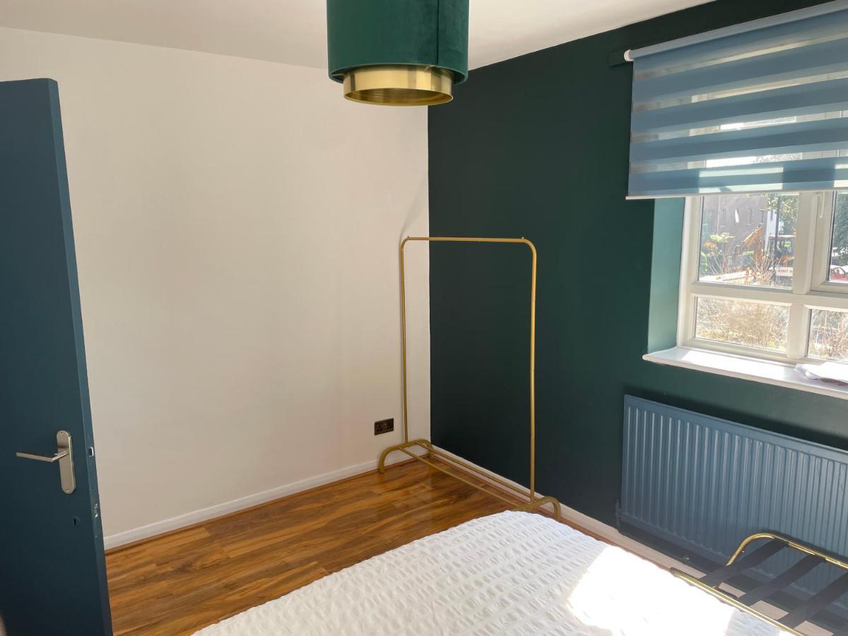 Elegant 2 Bedroom Flat In Chiswick Near Tube Stations