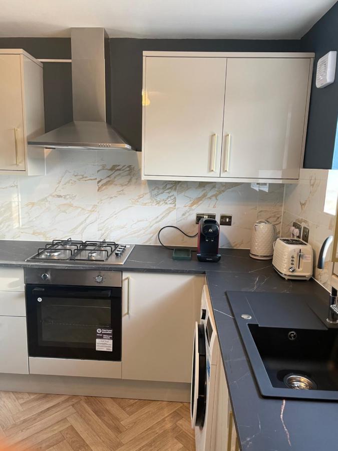 Elegant 2 Bedroom Flat In Chiswick Near Tube Stations Apartamento