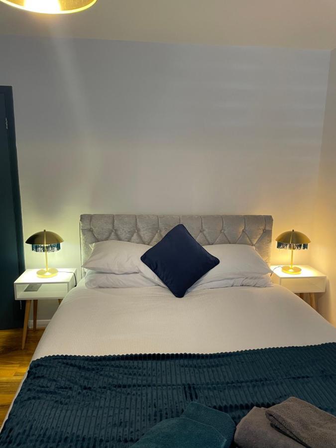 Elegant 2 Bedroom Flat In Chiswick Near Tube Stations Apartamento *
