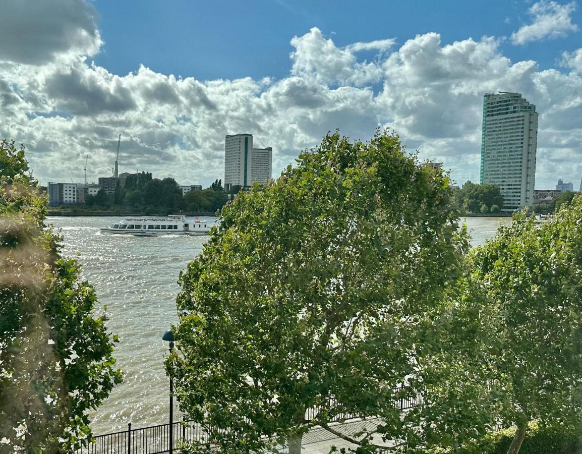 River Views From Canary Wharf * Londres