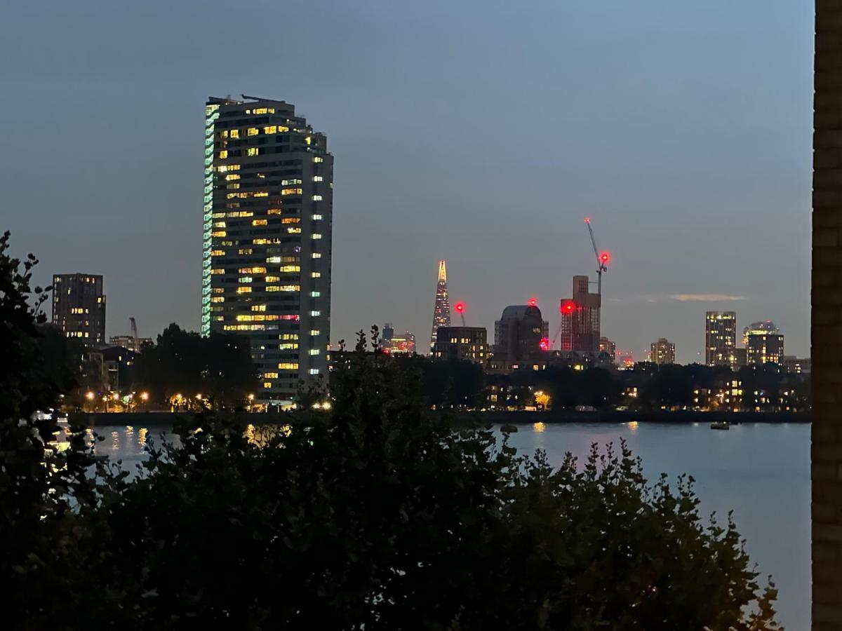 River Views From Canary Wharf Londres