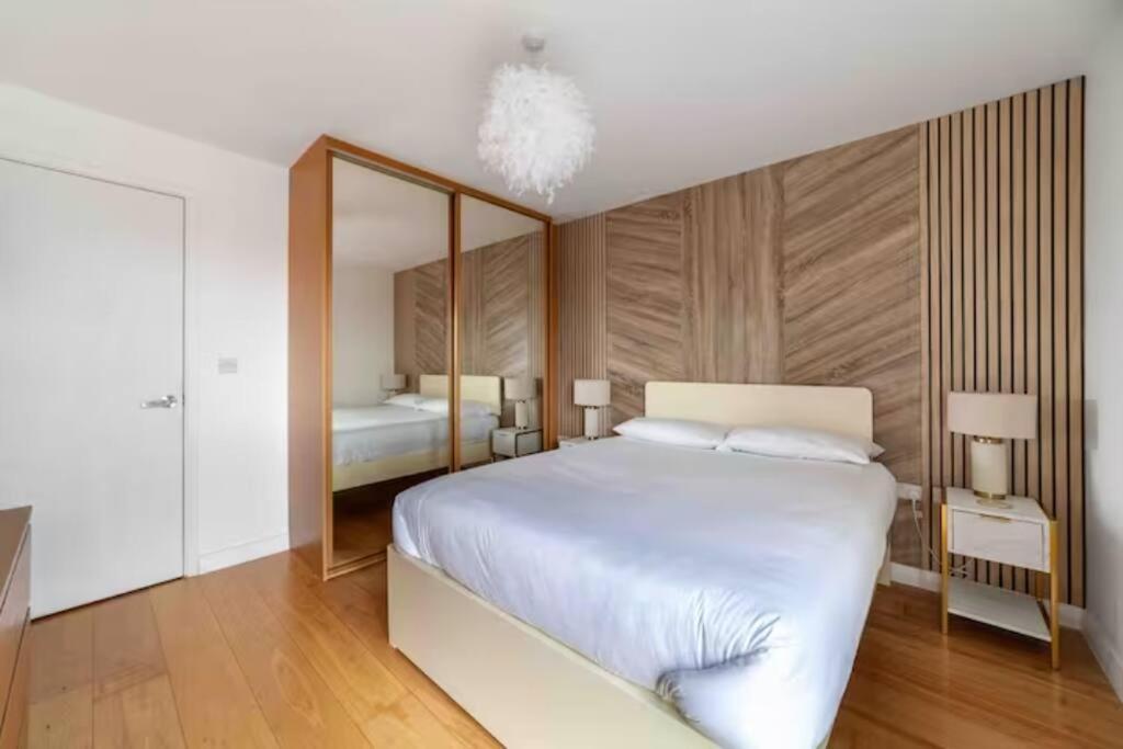 Unique Sky View -2 Bed Apartment London