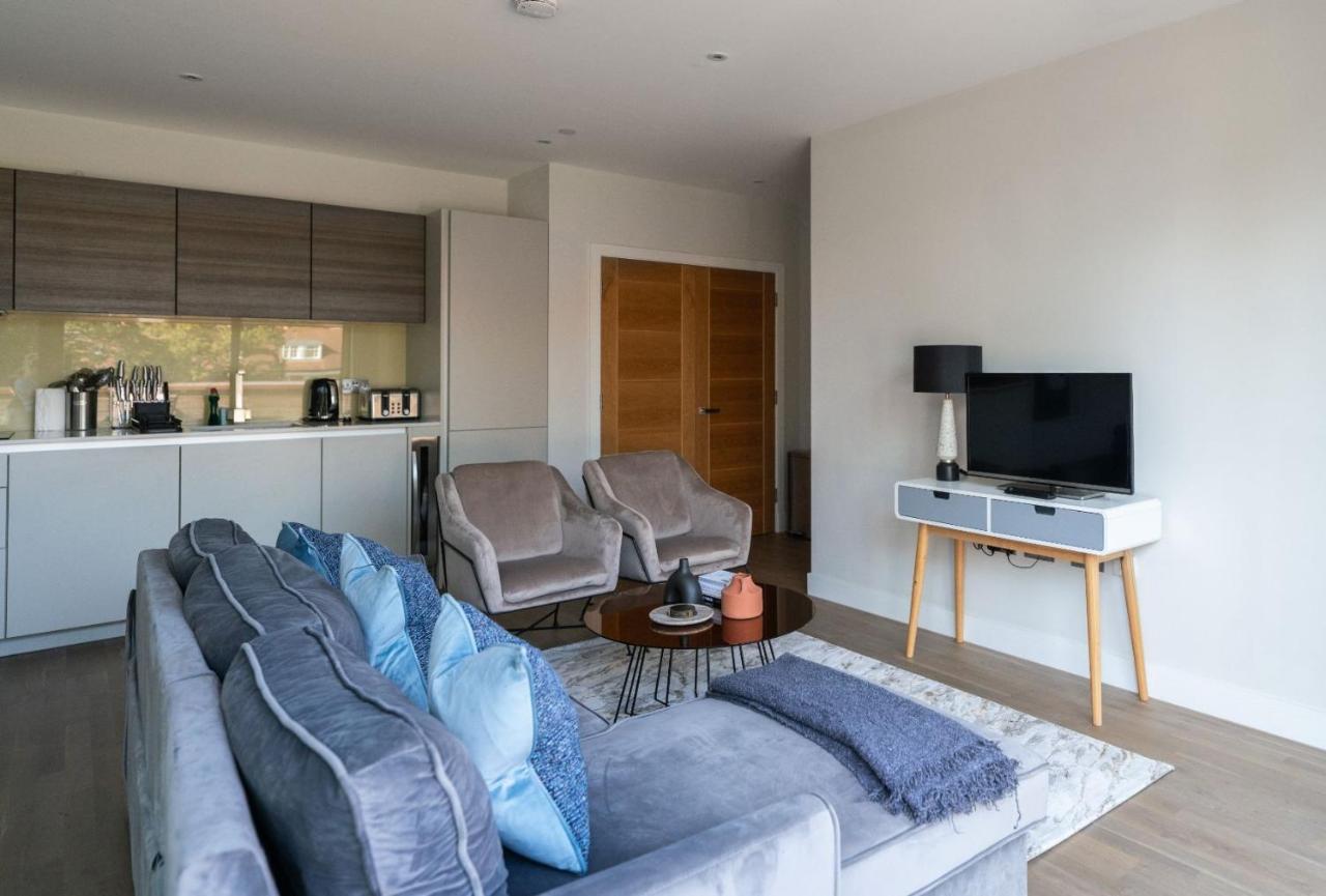 The Hampstead Hideout - Glamorous 3bdr Flat With Balcony * London