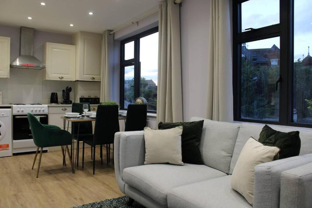 Lavish Near Wembley Stadium Apartment