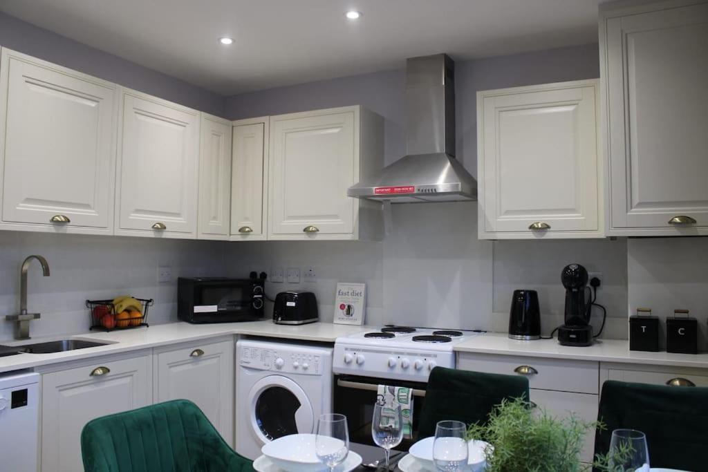 Lavish Near Wembley Stadium *