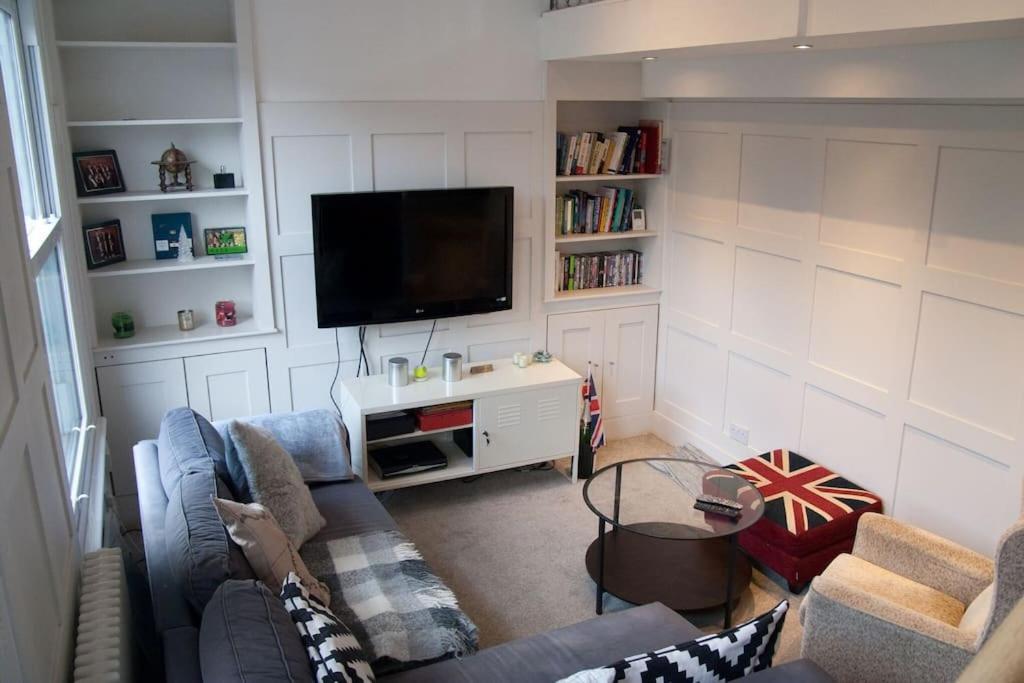 Gorgeous Hammersmith Home. Sleeps 6. Tube 5 Mins! Appartement Londen