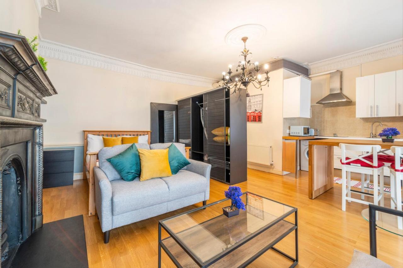 Private Flats In 17th Century Townhouse, Trafalgar Square, Embankment, Waterloo Appartement Londres