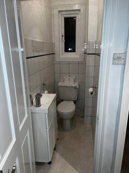 Сasa de vacaciones A Beautiful Four Bedroom Family Londres