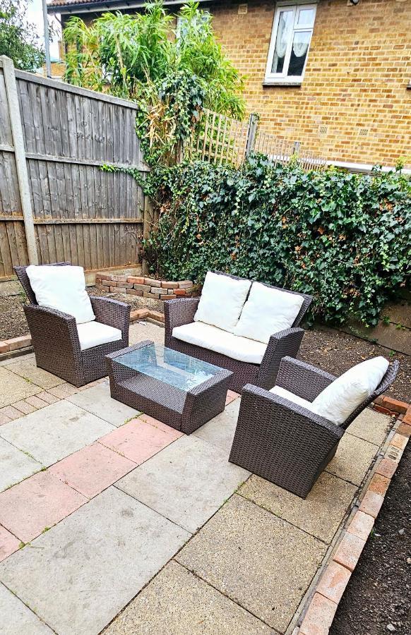 3 Bedroom House In Tottenham 10 Mins Walk From Seven Sisters Station Londres