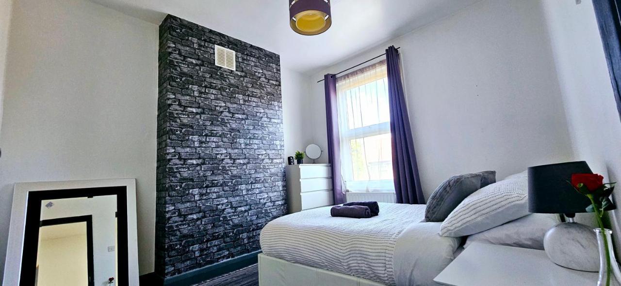 3 Bedroom House In Tottenham 10 Mins Walk From Seven Sisters Station Apartamento *