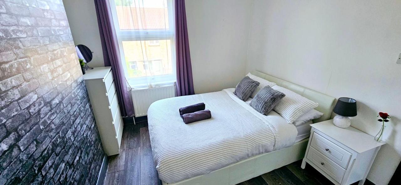3 Bedroom House In Tottenham 10 Mins Walk From Seven Sisters Station Apartamento Londres