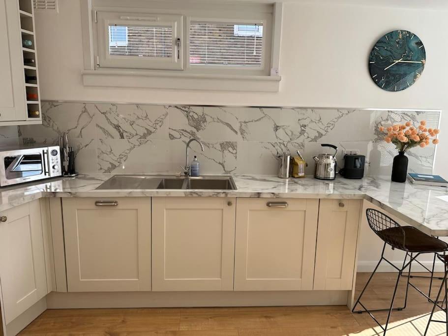 Stylish, Smart & Fun 4 Bed Apartamento *