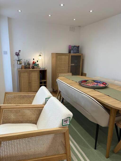 Stylish, Smart & Fun 4 Bed Londres