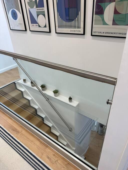Stylish, Smart & Fun 4 Bed Apartamento