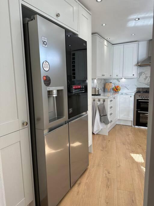 Stylish, Smart & Fun 4 Bed Londres