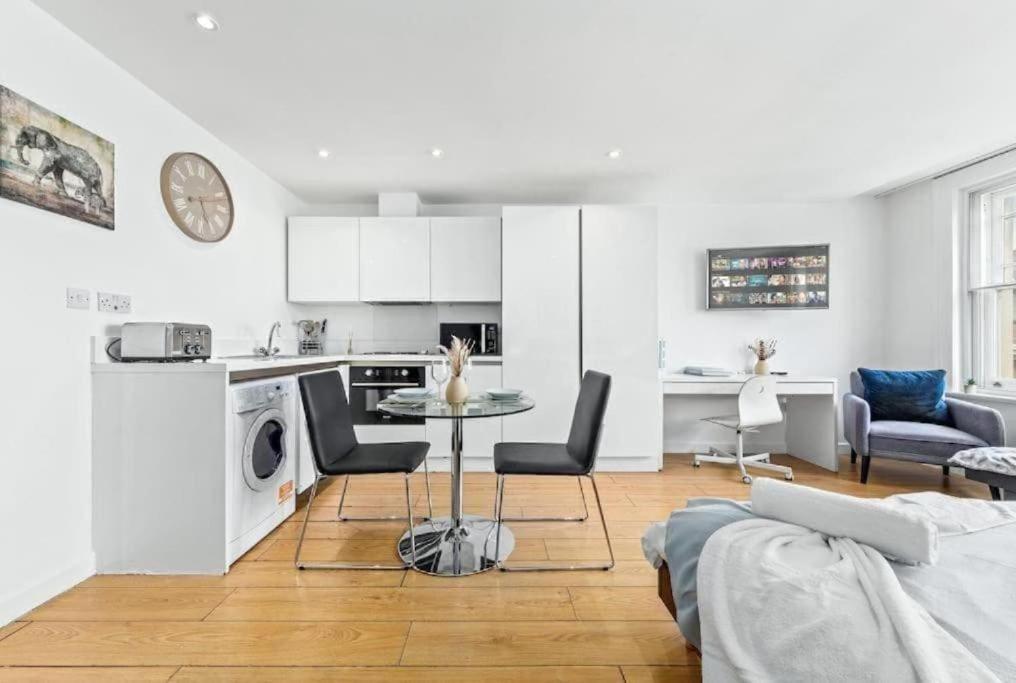 1 Bedroom Flat Piccadilly Sleep 7 In Vr10 Appartement