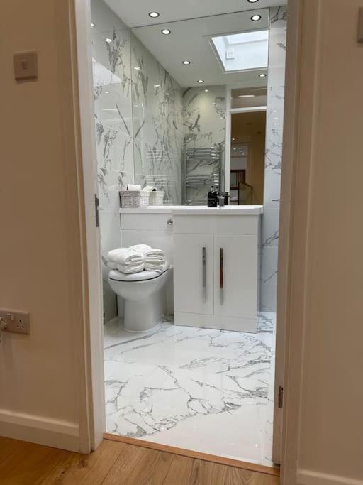 Stylish, Smart & Fun 4 Bed Apartamento Londres