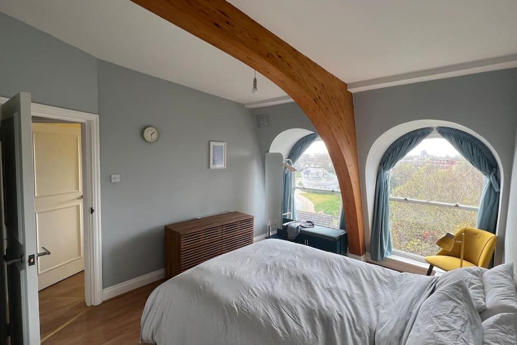 Peaceful Bright City Hide Away With Parking Appartement *