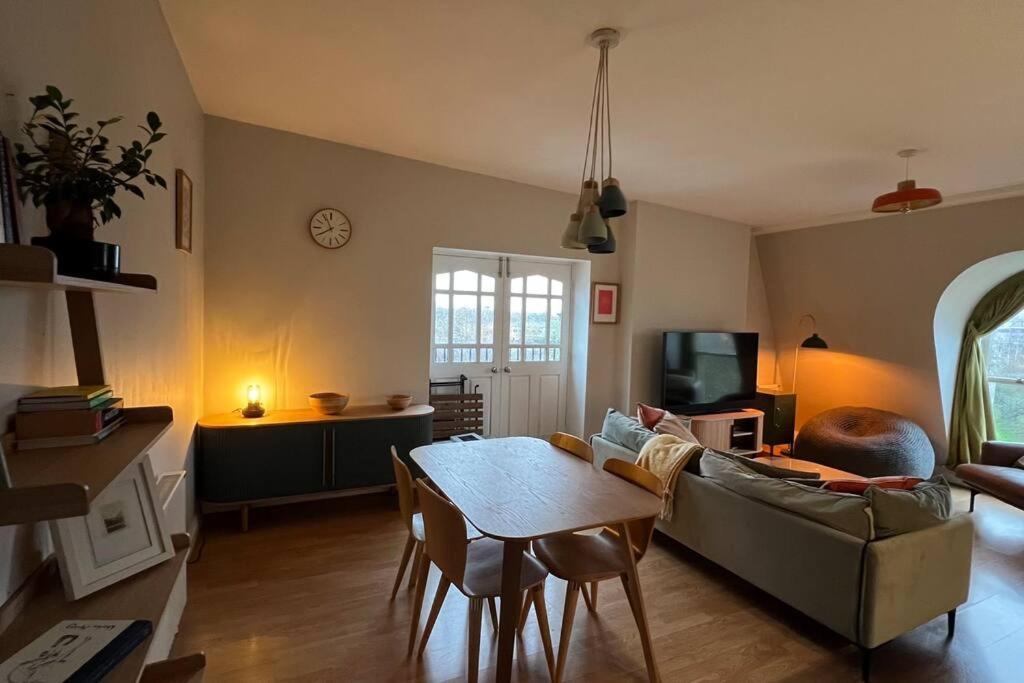 Peaceful Bright City Hide Away With Parking Londen