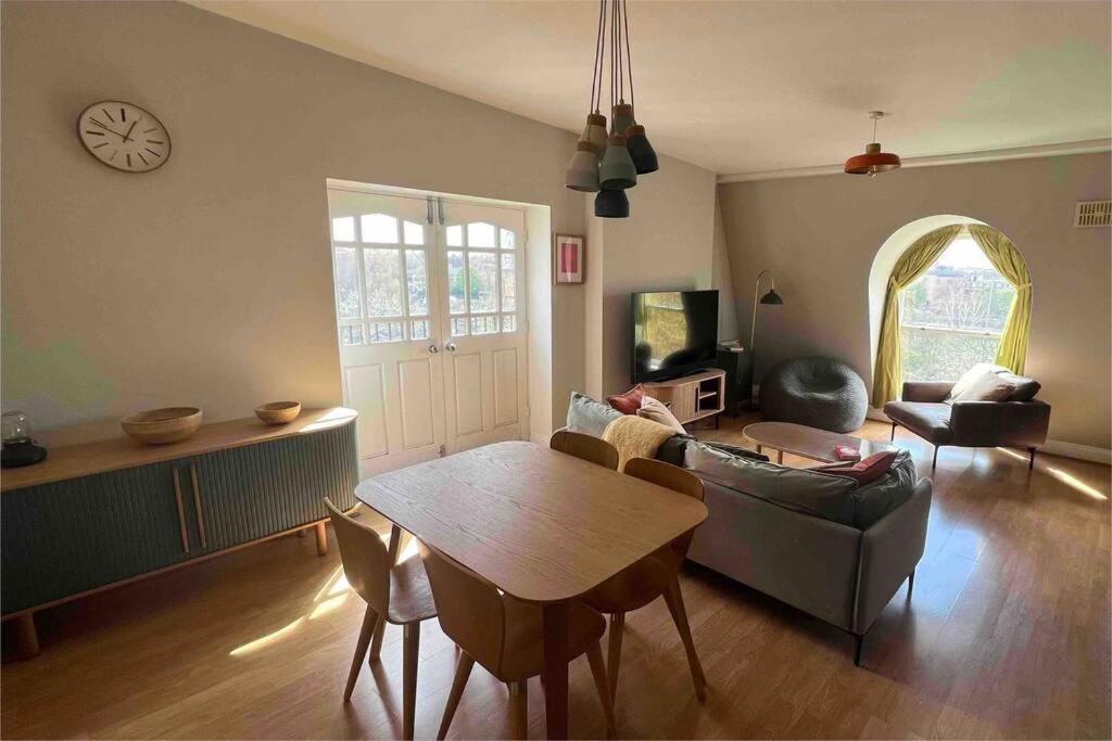 Appartement Peaceful Bright City Hide Away With Parking Londen
