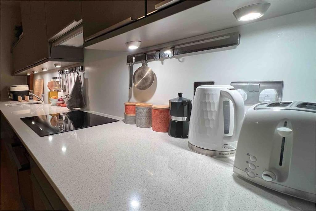 Peaceful Bright City Hide Away With Parking Londen