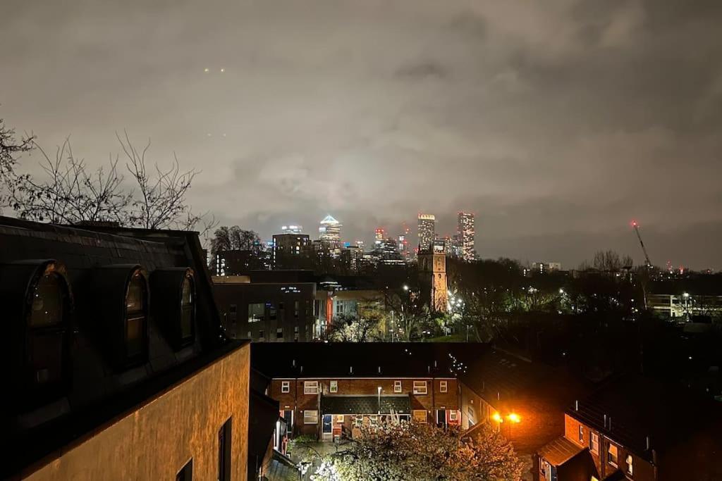 Peaceful Bright City Hide Away With Parking Londen