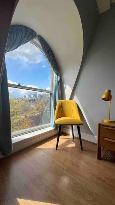 Peaceful Bright City Hide Away With Parking