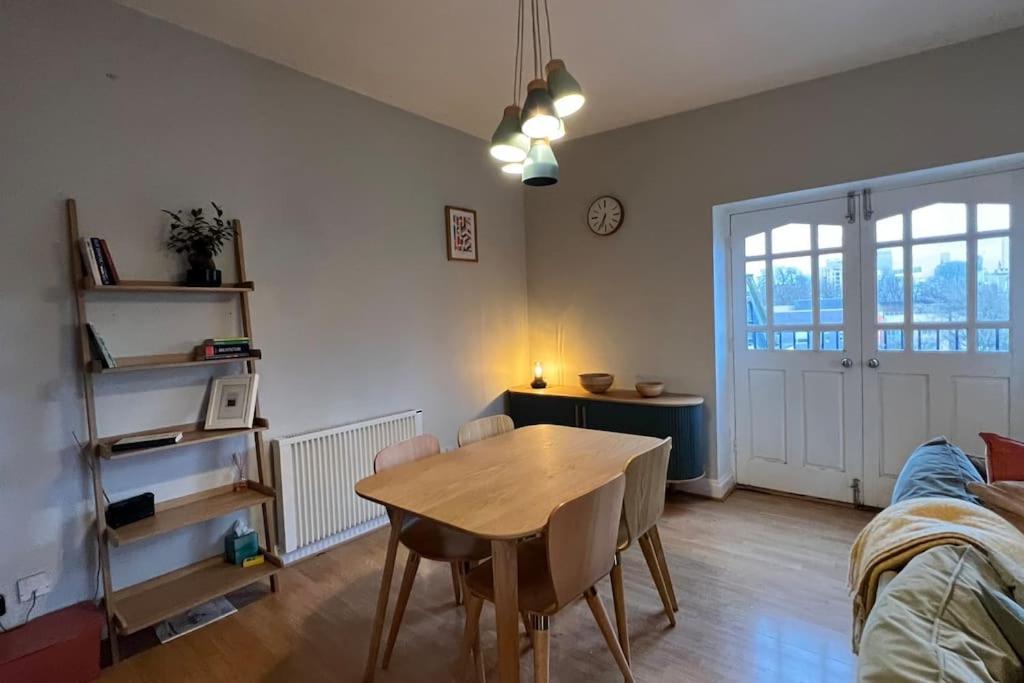 Peaceful Bright City Hide Away With Parking Appartement *
