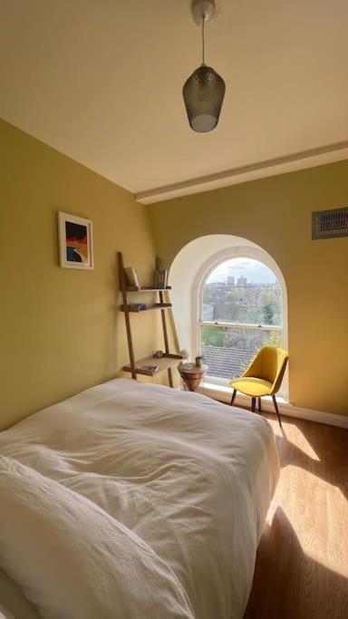 Peaceful Bright City Hide Away With Parking * Londen