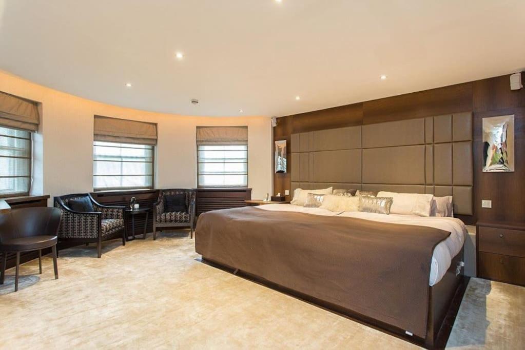 Mayfair Penthouse With Rooftop Facing Hyde Park Appartement