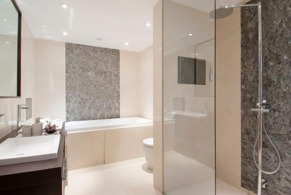 Mayfair Penthouse With Rooftop Facing Hyde Park * Londres