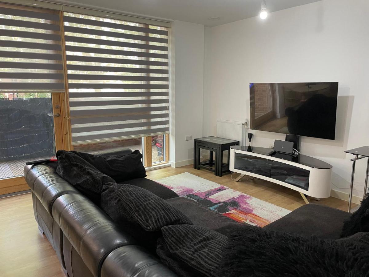 Apartamento Spacious 2 Bedroom Modern Flat & Parking *